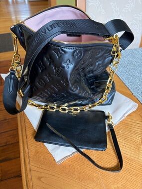 Black Purse with bonus wristlet